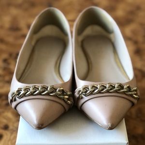 Aldo champagne/cream pointed flats with gold link
